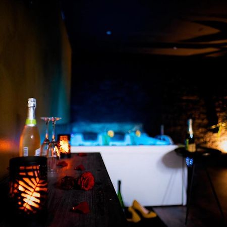Love Suites & Spa "Le Loft" Avec Jacuzzi Privatif Médis エクステリア 写真