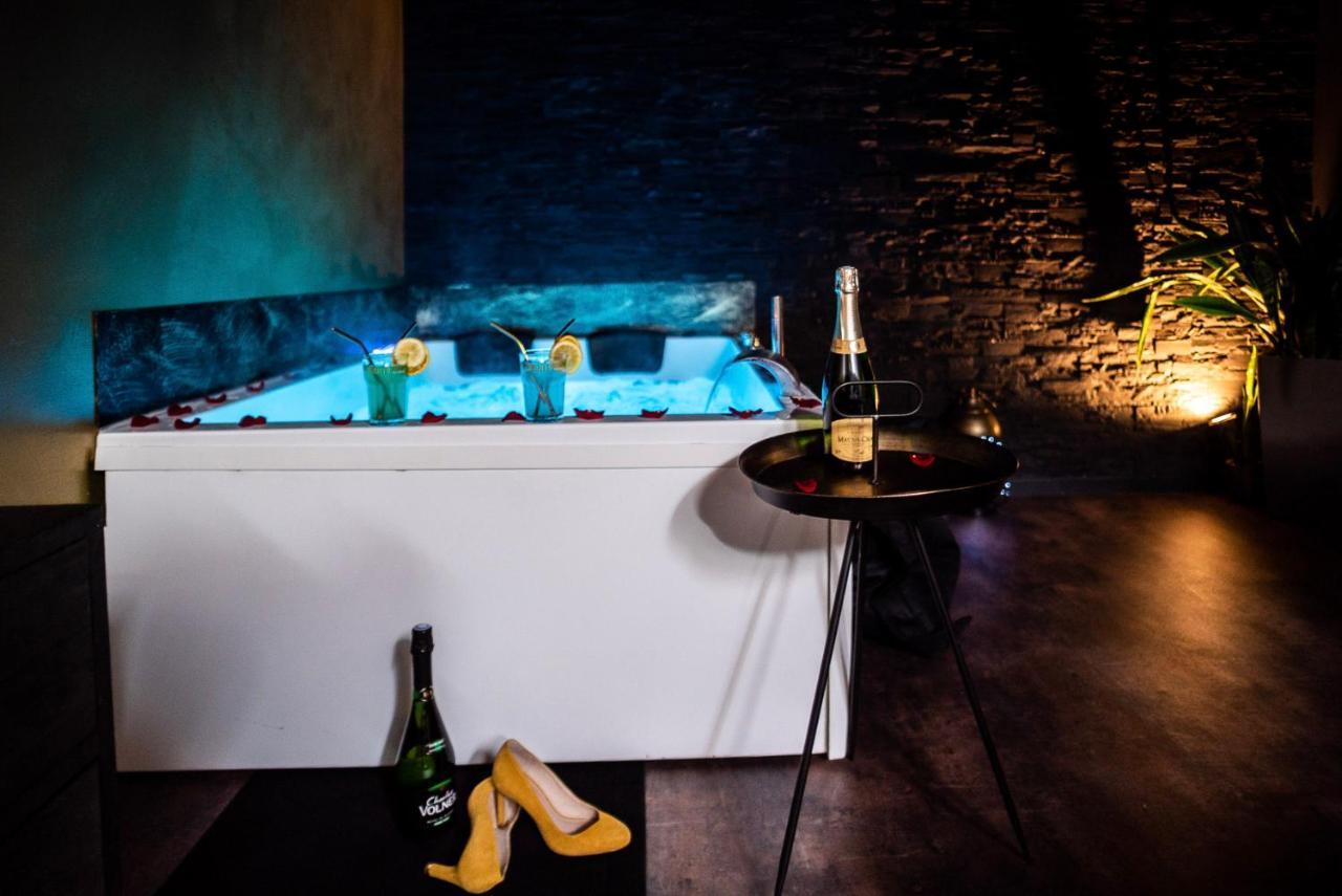 Love Suites & Spa "Le Loft" Avec Jacuzzi Privatif Médis エクステリア 写真