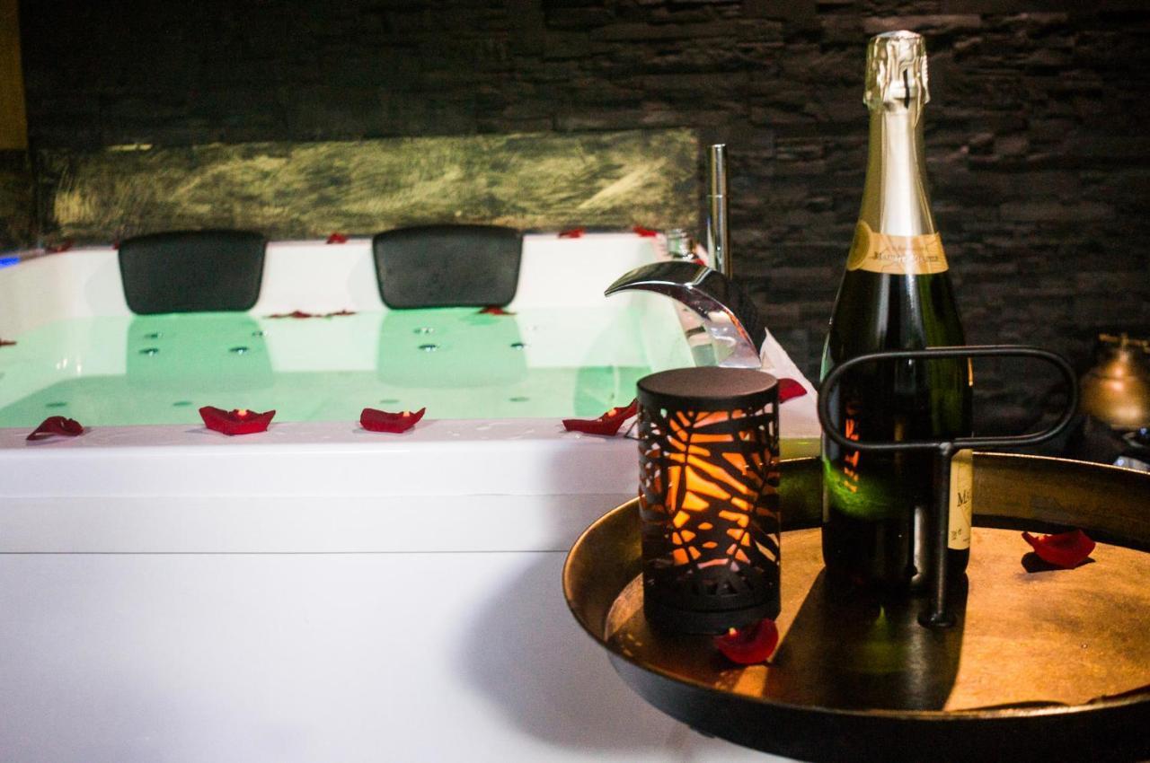 Love Suites & Spa "Le Loft" Avec Jacuzzi Privatif Médis エクステリア 写真