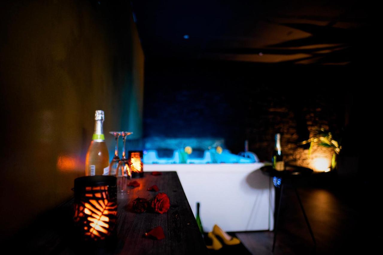 Love Suites & Spa "Le Loft" Avec Jacuzzi Privatif Médis エクステリア 写真